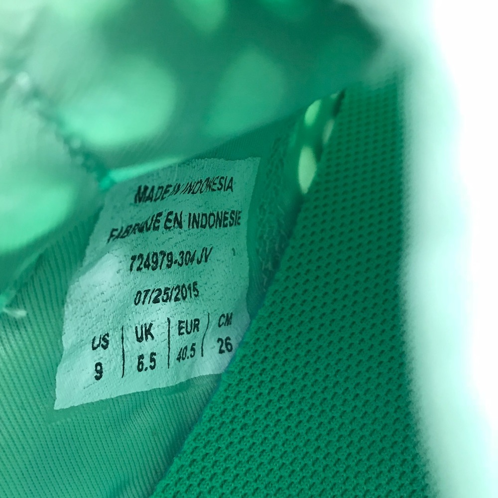 NWT Nike Juvenate Enamel Green  WMNS - Picture 8 of 8